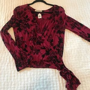 Bell sleeve cropped floral shirt NWT